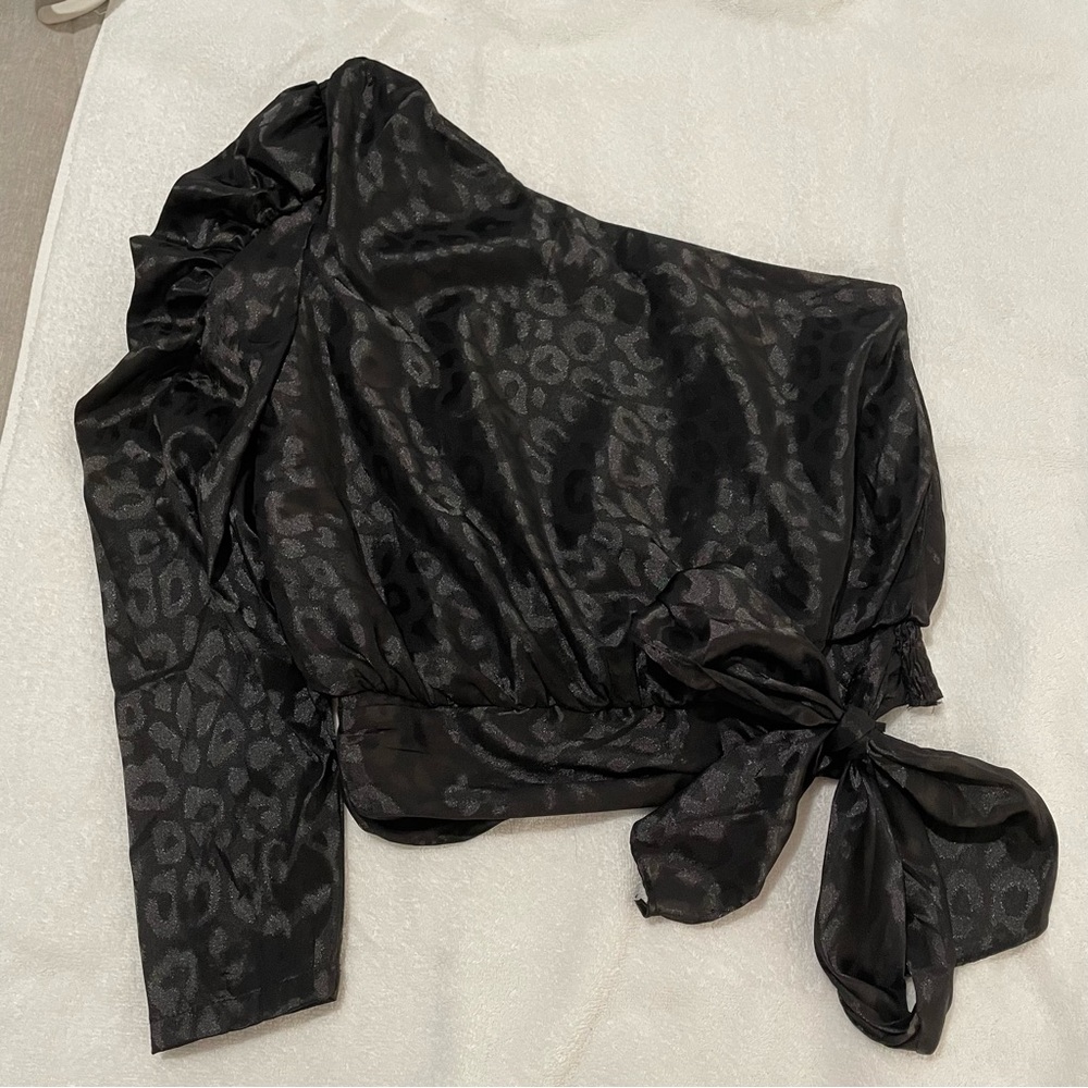 One sleeve animal print top
